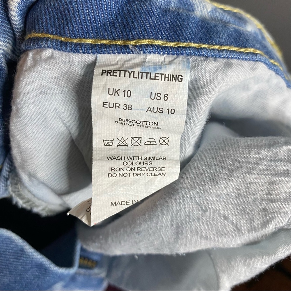 PrettyLittleThings Wide Leg Distressed Denim Acid Wash Jeans - Picture 8 of 8